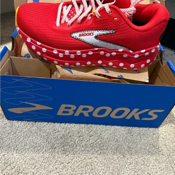 RunDisney Brooks Minnie Ghost Max - Picture 3 of 4